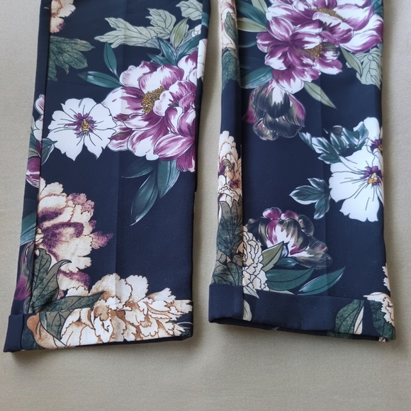 Chapter One Super Comfy Pull-On Floral Pants - Picture 3 of 11